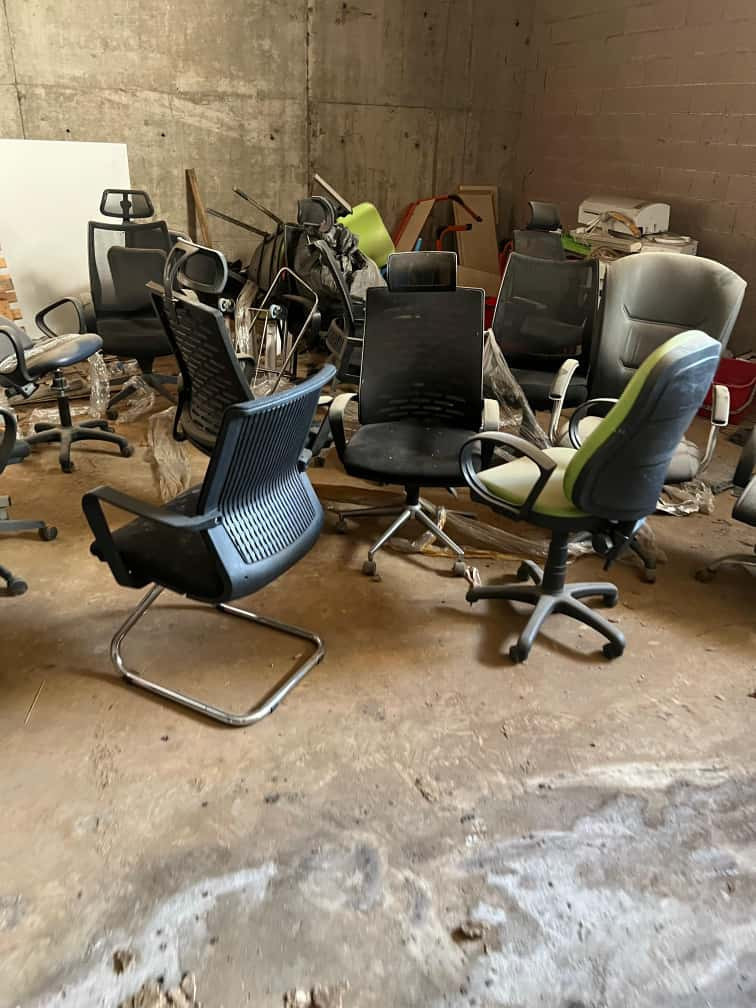 Bir yanda mutfak malzemeleri bir yanda rezalet! Belediye depoyu sahiplenmiyor - Resim : 4