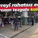 Çevreyi rahatsız eden pazarcının tezgahı kaldırıldı