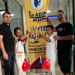 Sahada beğendiği futbolculara özel kupa yaptırdı