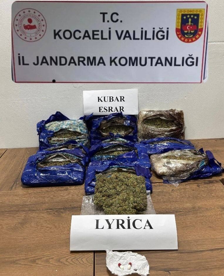 Yolcu gibi otobüse bindi, üzerinden 7 kilo uyuşturucu çıktı! - Resim : 1