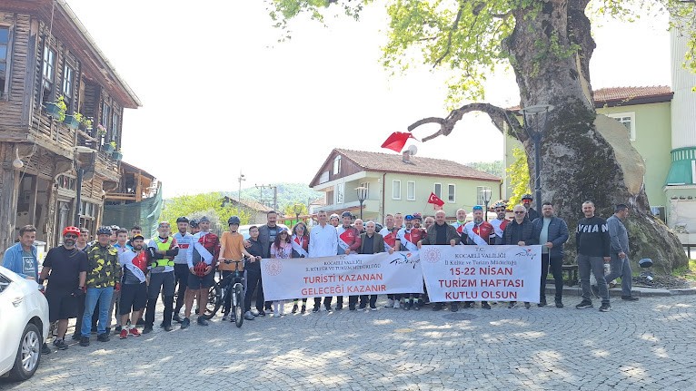 Gölcük'te Turizm Haftası bisiklet turu ile kutlandı - Resim : 1