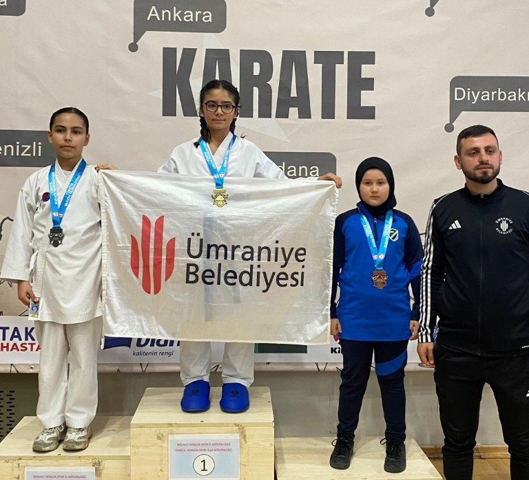 Kartepeli karateciler kürsüden inmedi! - Resim : 3