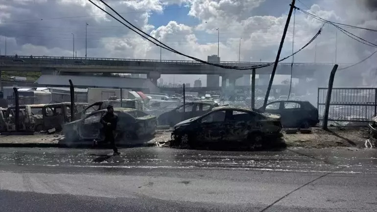 Kimya deposunda korkutan yangın! Otomobiller küle döndü - Resim : 2