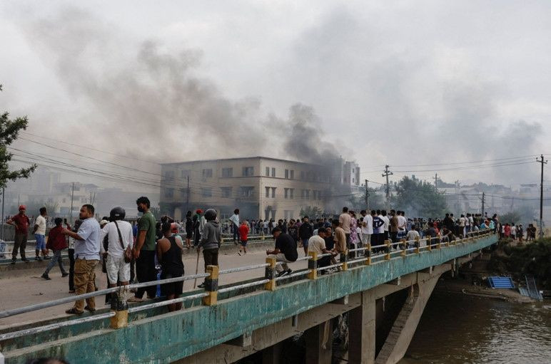 Nepal'de başbakan istifa etti - Resim: 1