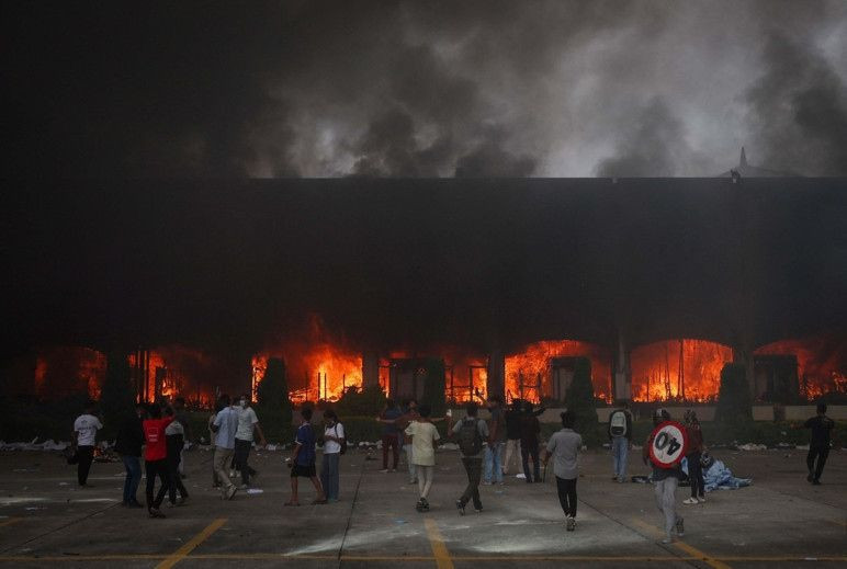 Nepal'de başbakan istifa etti - Resim: 2