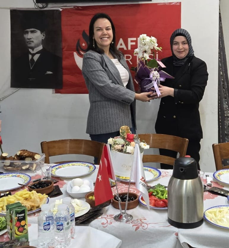 Zafer Partisi Kocaeli Kadın Kolları Anneler Günü'nde bir araya geldi - Resim : 2