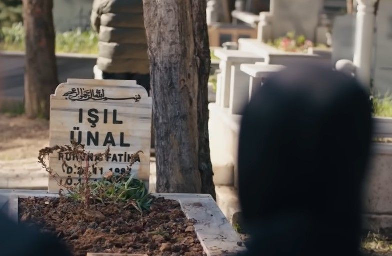 Kızılcık Şerbeti 114. Bölüm Bir Devrin Sonu Geldi! Işıl, Mustafa ve Doğa'nın Mezarları Göründü - Resim: 6