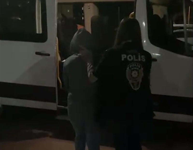 11 ile 37 kişi yakalandı; Kocaeli’de büyük dolandırıcılık operasyonu! - Resim : 1