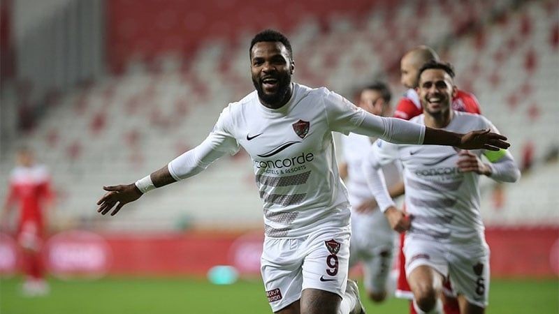 Süper Lig'in eski yıldızı 11. kattan düşerek öldü - Resim: 4
