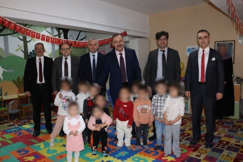Cezaevinde yaşamak zorunda olan çocuklara bayram hediyesi! - Resim : 2
