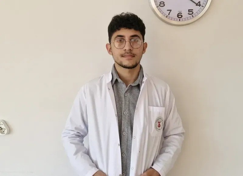 Tıptan yeşil sahaya: İki hayalinin peşinden koşuyor! - Resim : 1
