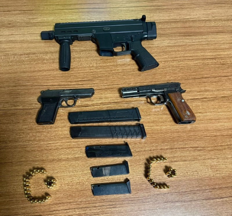 Gardıroptan cephanelik çıktı: Hasmımız çok - Resim : 4