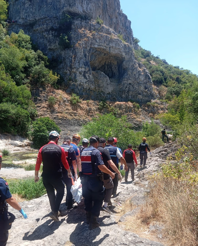 Kocaeli'de genç adam, kayalıklarda ölü olarak bulundu! - Resim : 1