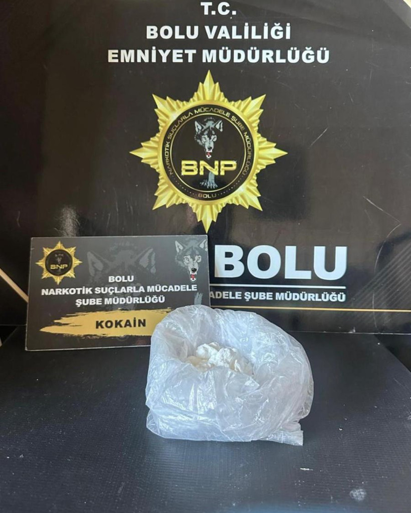 Polis tarafından durdurulan aracın gizli bölmesinden 102 gram kokain çıktı! - Resim : 2
