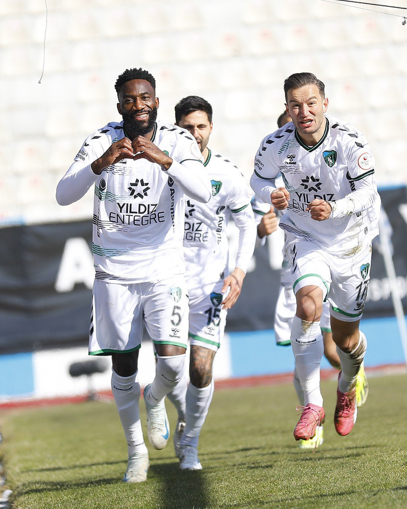 Kocaelispor zorlu deplasmandan bir puanla dönüyor: 1-1 - Resim : 10