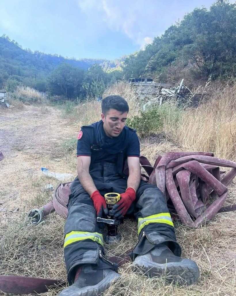 Tahir Büyükakın’dan Derince’deki yangının ardından önemli çağrı; “Onlar alevlerin tam kalbinde” - Resim : 1