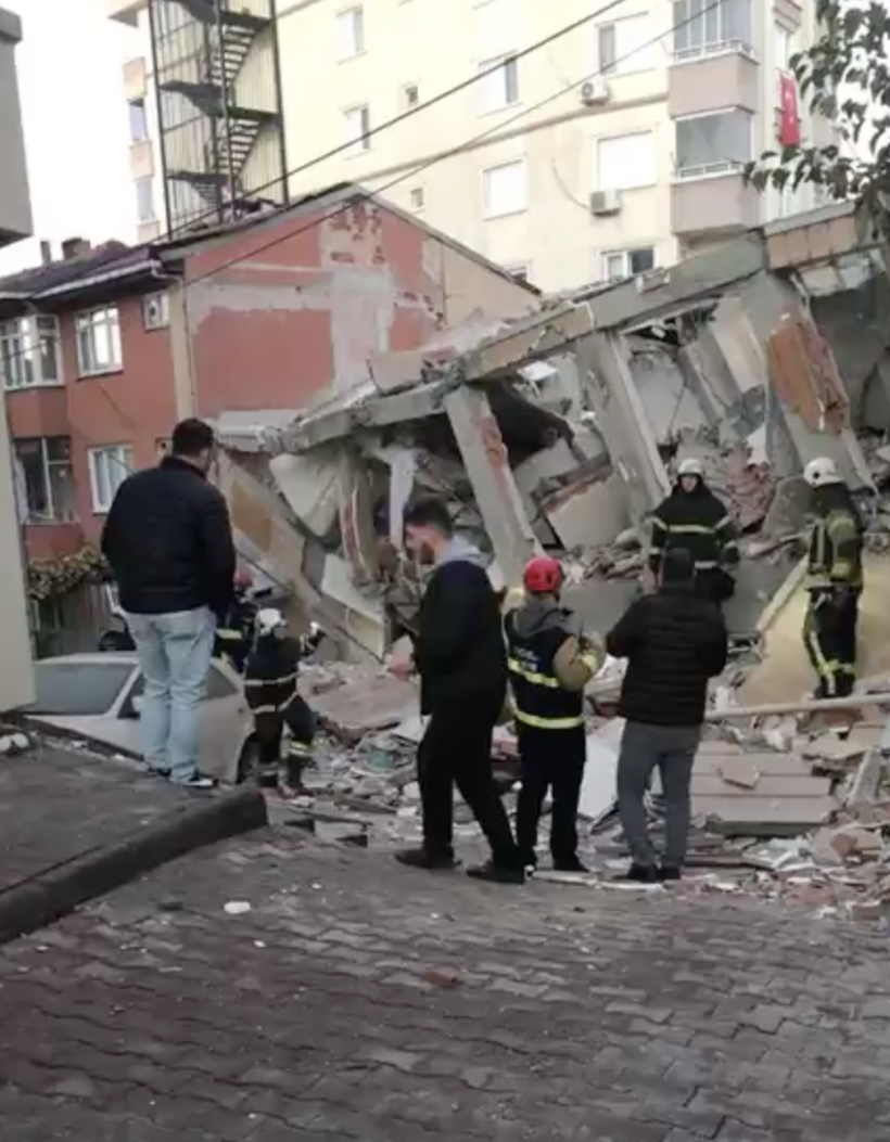 Enkaz altında kalanlar var: Kocaeli’de 6 katlı bina çöktü - Resim : 7