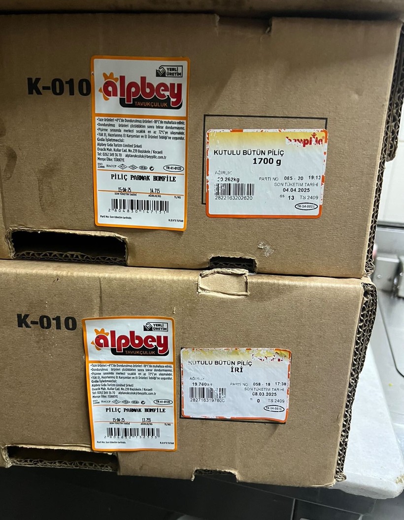 Kocaeli’deki firma etiketlerle oynamış… Bir “tavuk” skandalı daha! - Resim : 1