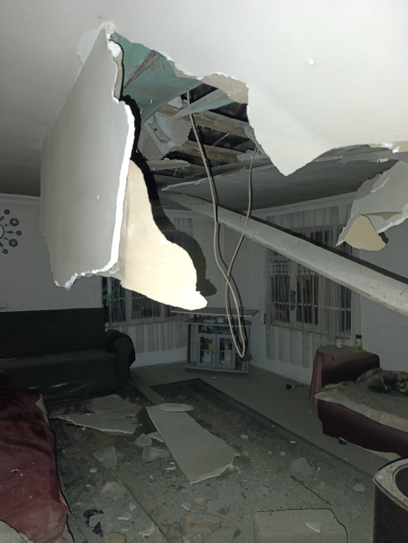 Depremde bir evin tavanı çöktü! - Resim : 1