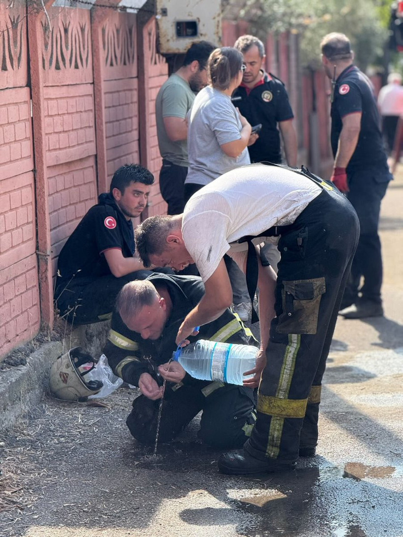 Tahir Büyükakın: Yakıcı sıcak, alevlerin ortasında saatlerce mücadele... - Resim : 1