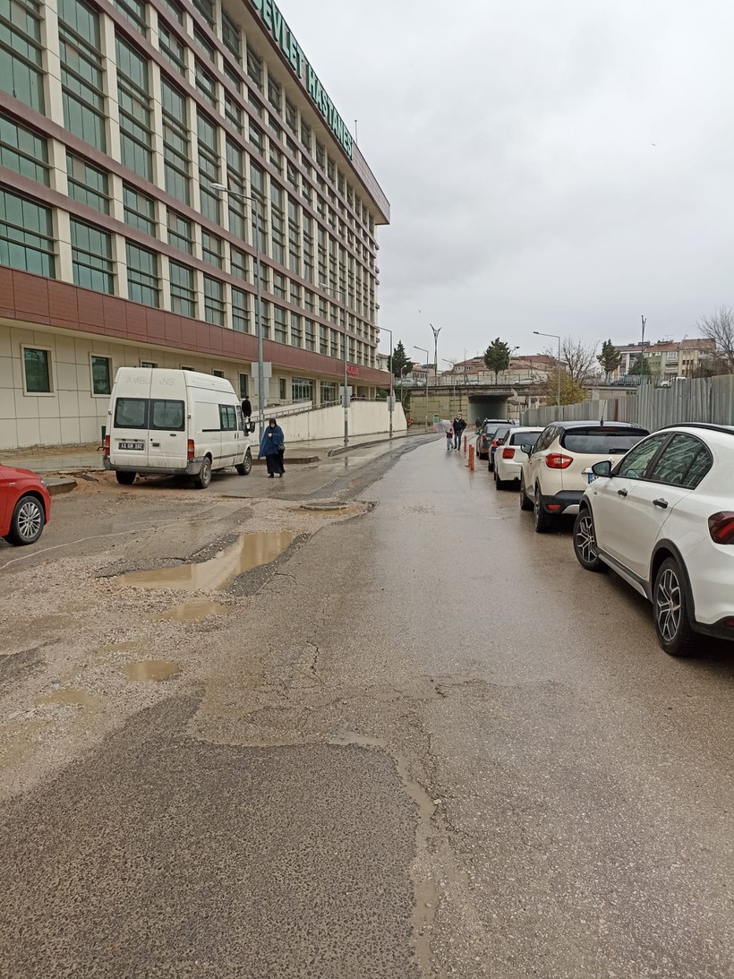 Yolun hali ne? Hasta olmayan bile sakatlanır! - Resim : 2