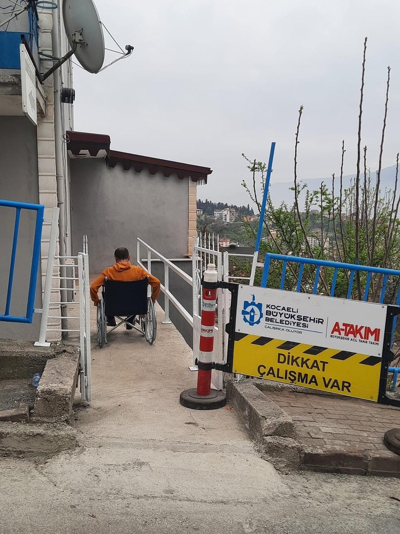 Engelli vatandaşa rampa yapıldı - Resim: 1
