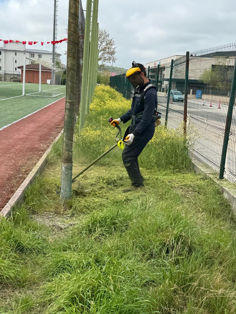 Kandıra Belediyesi çevre temizliğine hız verdi - Resim : 1