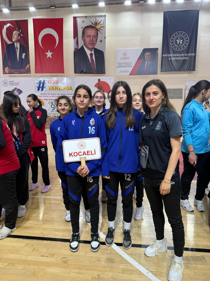 Bizim kızlar tarihi yeniden yazmak için parkeye çıkıyor! - Resim : 1