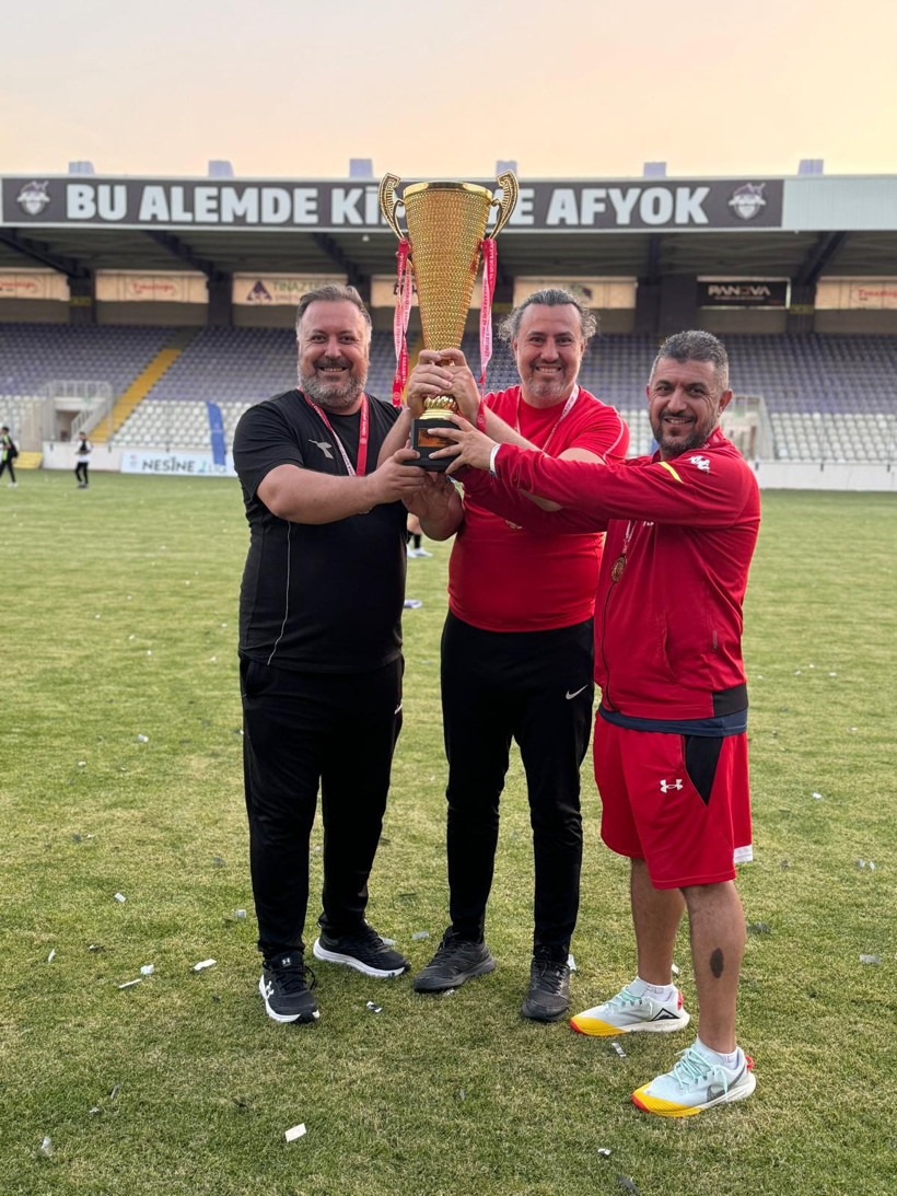 İzmit’in kızları herkese yetti! TÜRKİYE ŞAMPİYONU oldular! - Resim : 1