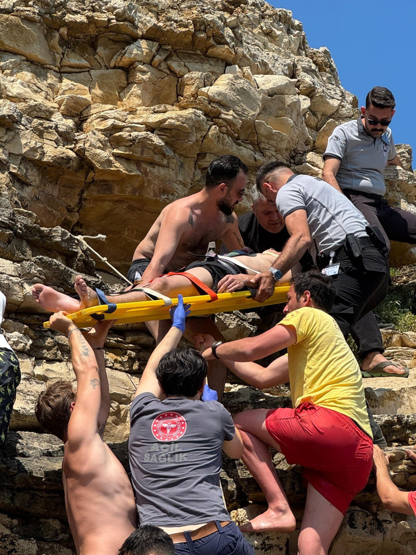 Sahillerin kurtarıcı melekleri iş başında… 54 kişiyi ölümün kıyından kurtardılar - Resim : 1