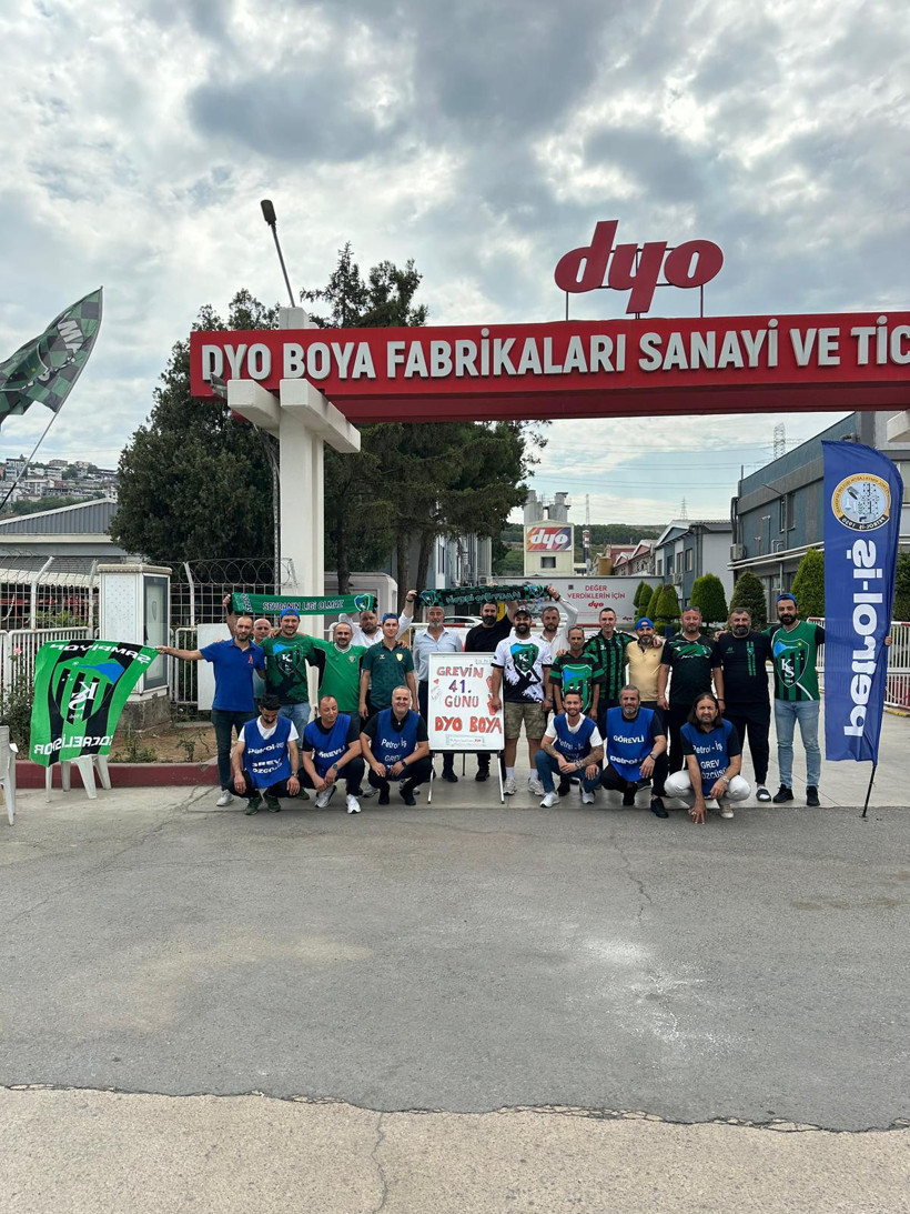Kocaelispor taraftarından DYO Boya işçisine destek! - Resim : 1