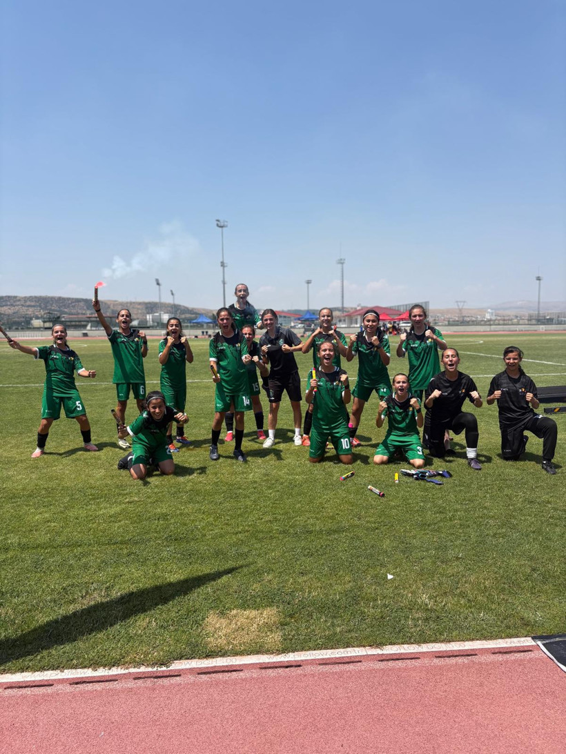 İzmit’in kızları Afyon’dan Türkiye şampiyonu döndü! “2-1” - Resim : 2