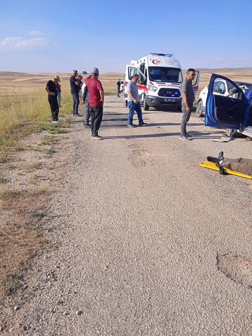 İki otomobil kafa kafaya çarpıştı: 1 ölü, 1 yaralı! - Resim : 2