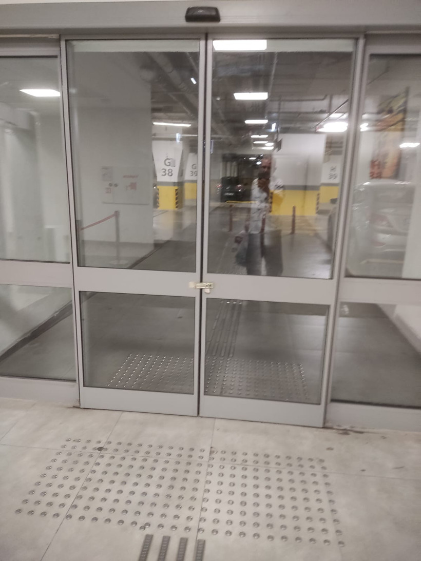 Kocaeli Şehir Hastanesi'nin otoparkına girdiğine pişman oldu: Çöp torbalarının arasından çıktık! - Resim : 2