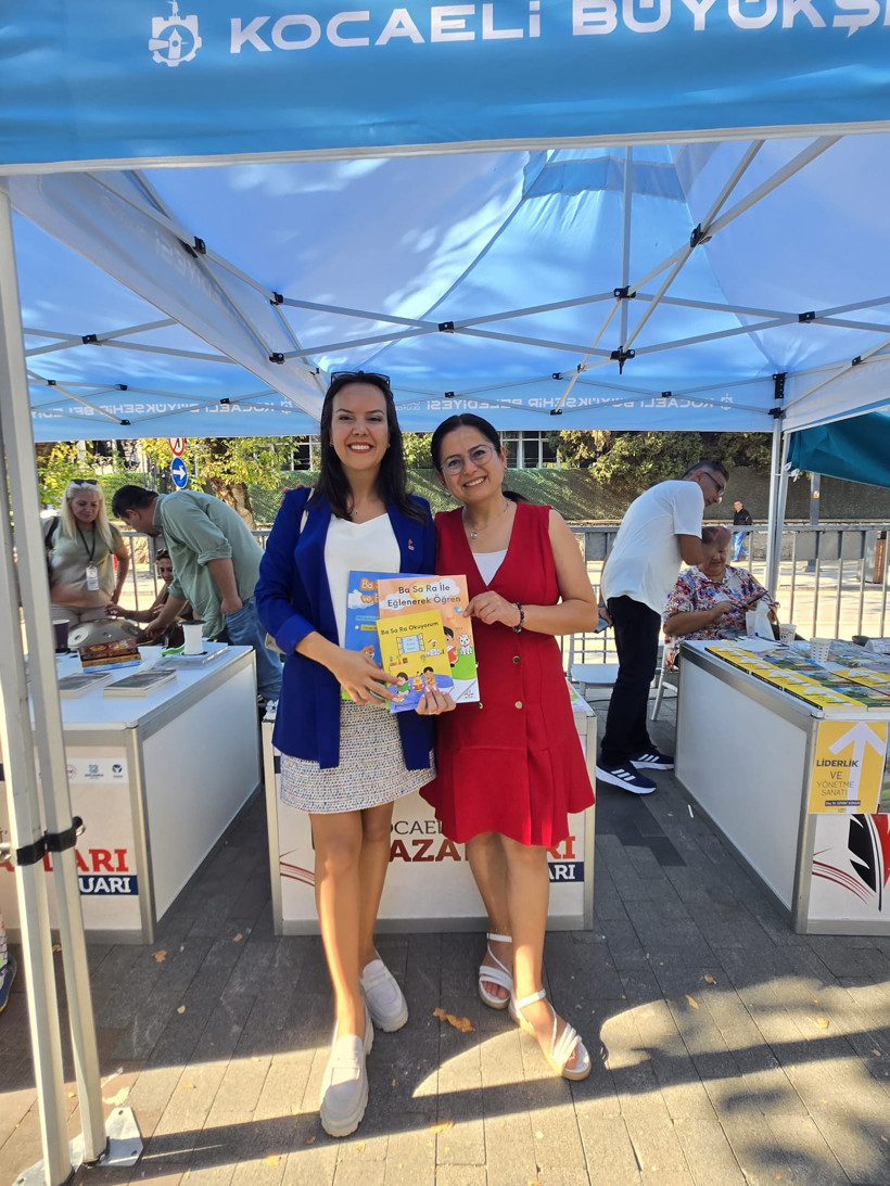 Özge Güler’den Kocaeli Yazarları Fuarı’na ziyaret - Resim : 4