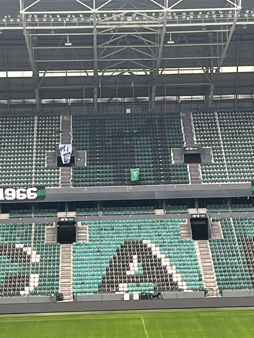 Maraton Üst Tribünün kırık koltuklarının yerine yenileri monte edildi - Resim : 2