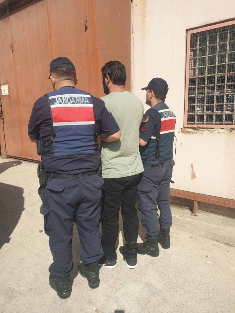 Aranan dolandırıcı jandarmaya yakalandı! - Resim : 1