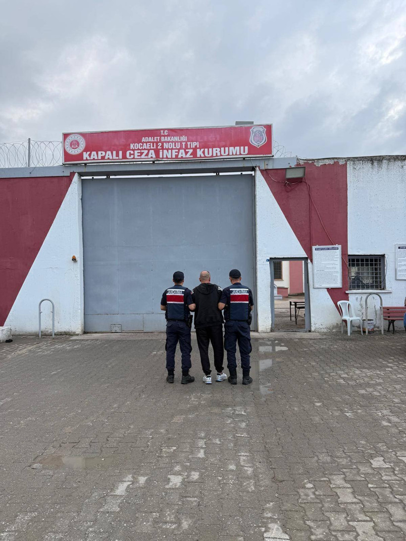 12 yılla aranan şahsın sonu cezaevi oldu! - Resim : 1