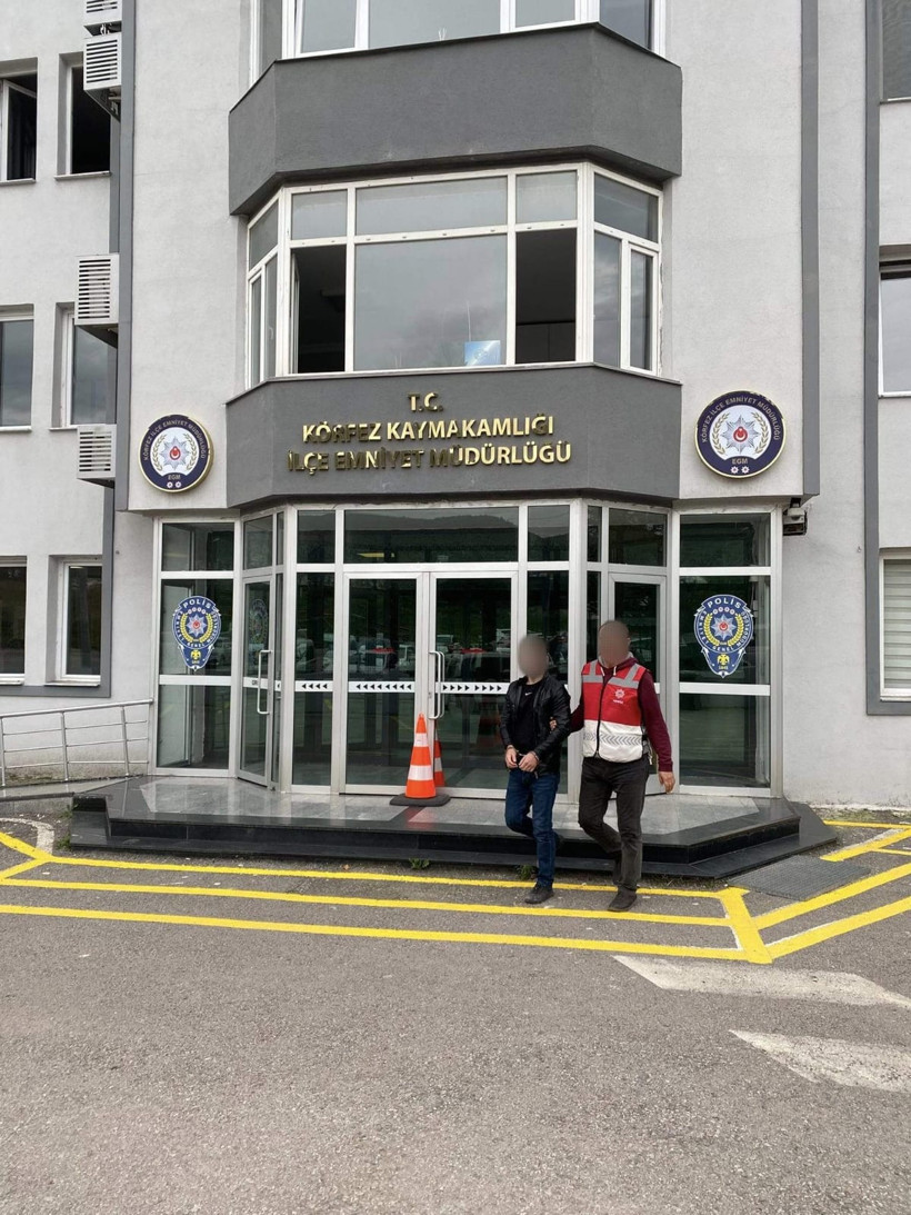 Patlatıcı alıp, kaçak kazı yaptılar; Sonunda cezaevini boyladılar! - Resim : 3