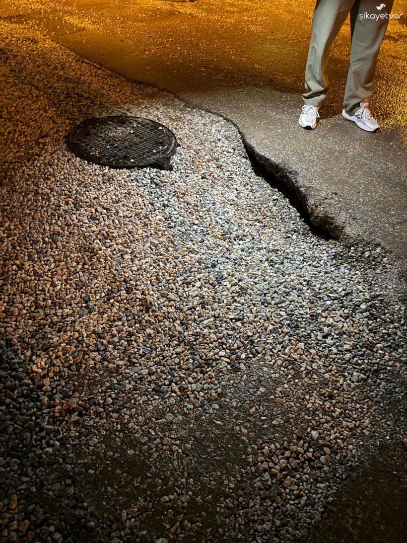Gölcük’te yol çalışması sonrası düzeltilmeyen yol iki tekerleği parçaladı! - Resim : 1