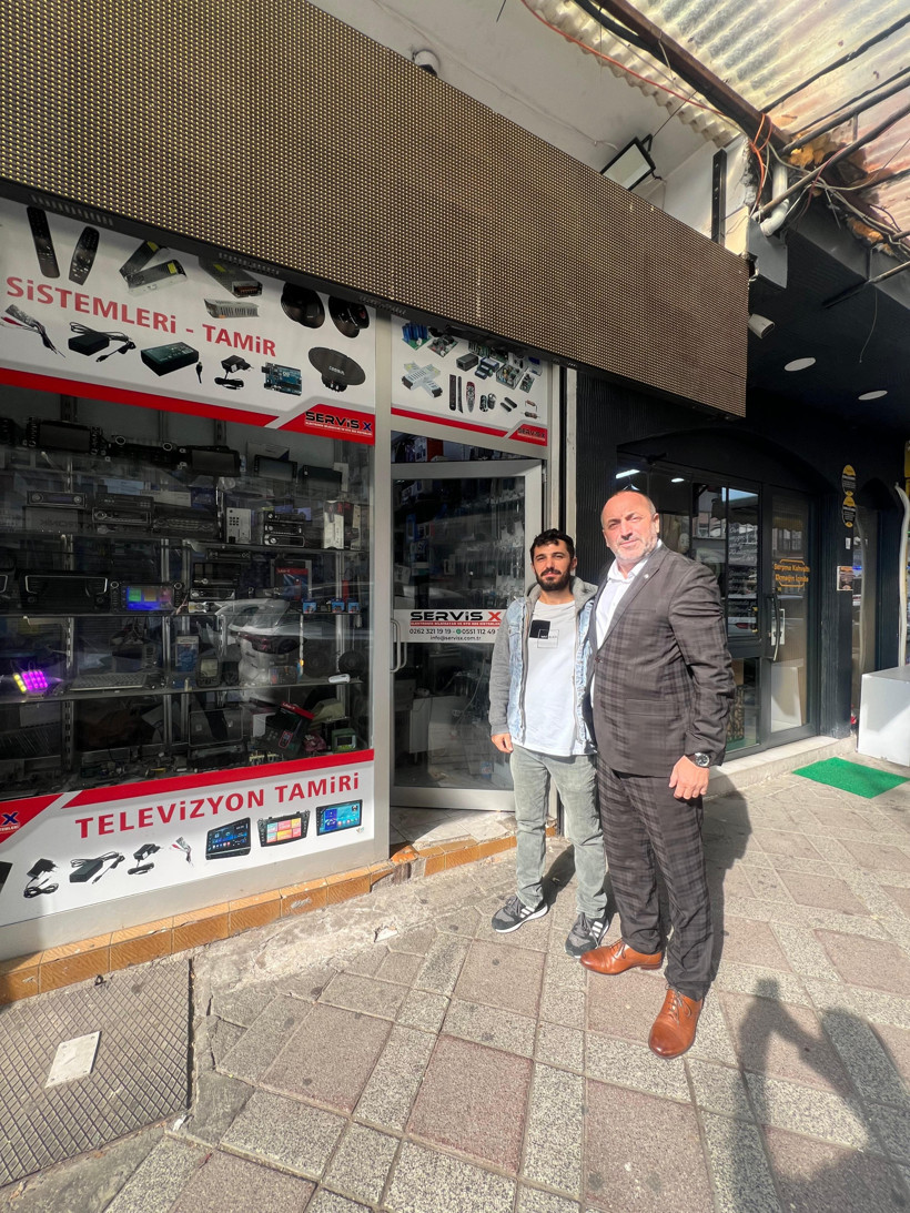 İlker Kazan, vatandaşa 'Derdin derdimdir' diyerek çay servis etti - Resim : 6