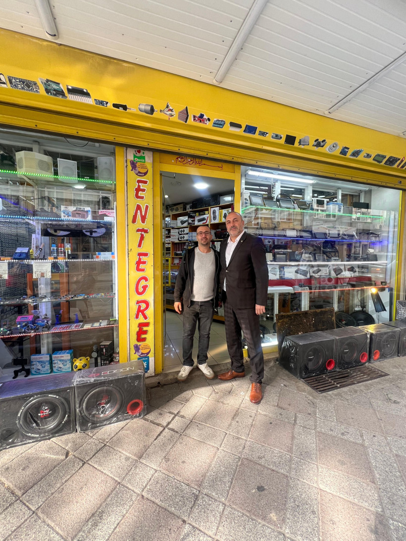 İlker Kazan, vatandaşa 'Derdin derdimdir' diyerek çay servis etti - Resim : 8