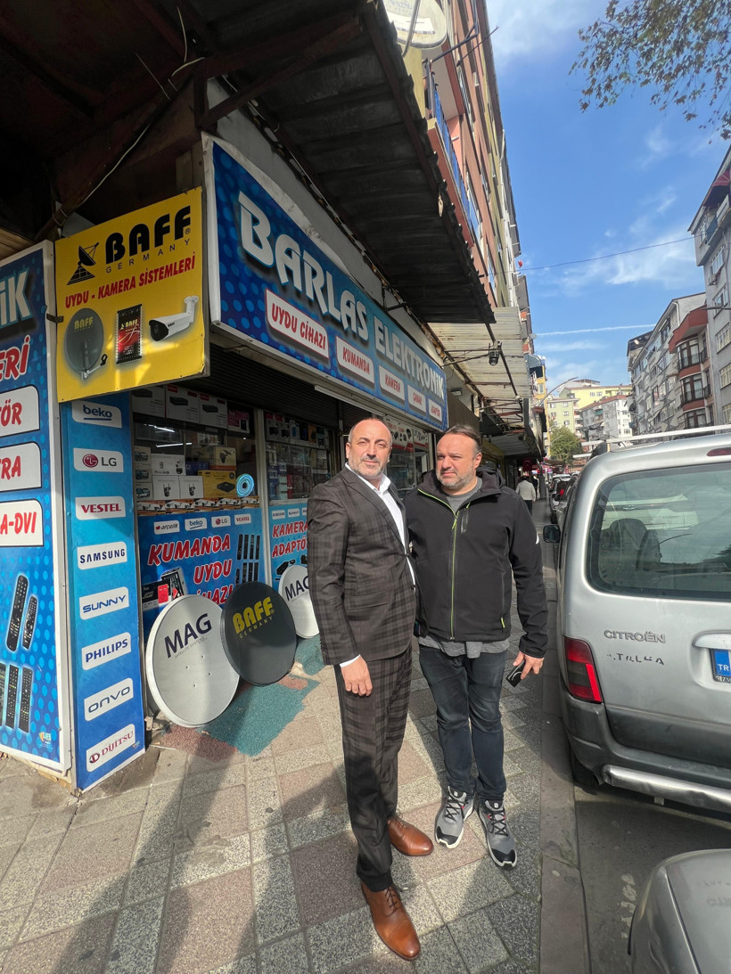 İlker Kazan, vatandaşa 'Derdin derdimdir' diyerek çay servis etti - Resim : 7