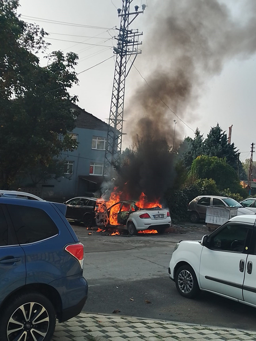 Yakıt alan araç alev topuna döndü! Başka araca sıçradı... - Resim : 7
