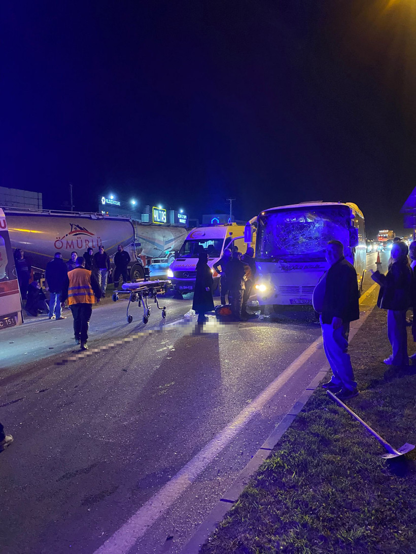 D-100'de korkutan kaza... Üç servis midibüsü çarpıştı! - Resim : 5