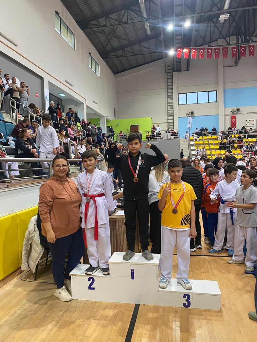 Başiskeleli genç karatecilerden büyük zafer - Resim : 5