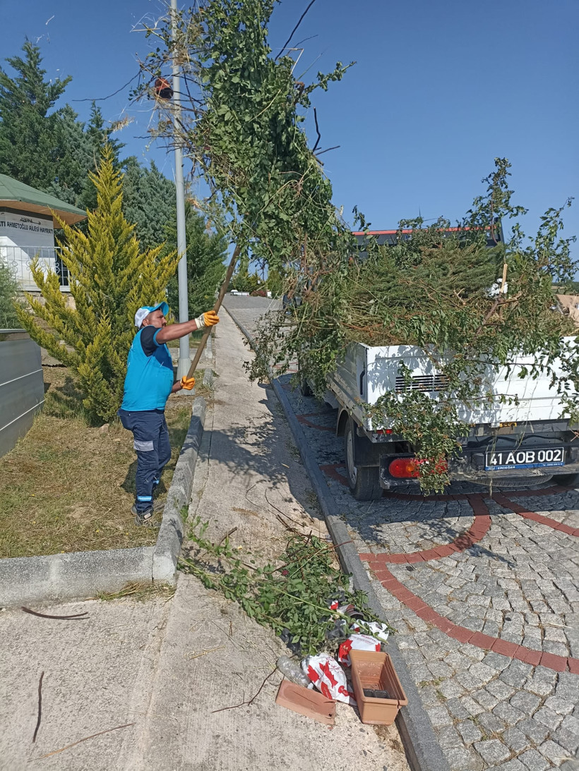 Mezarlıklarda çalışmalar devam ediyor - Resim : 2