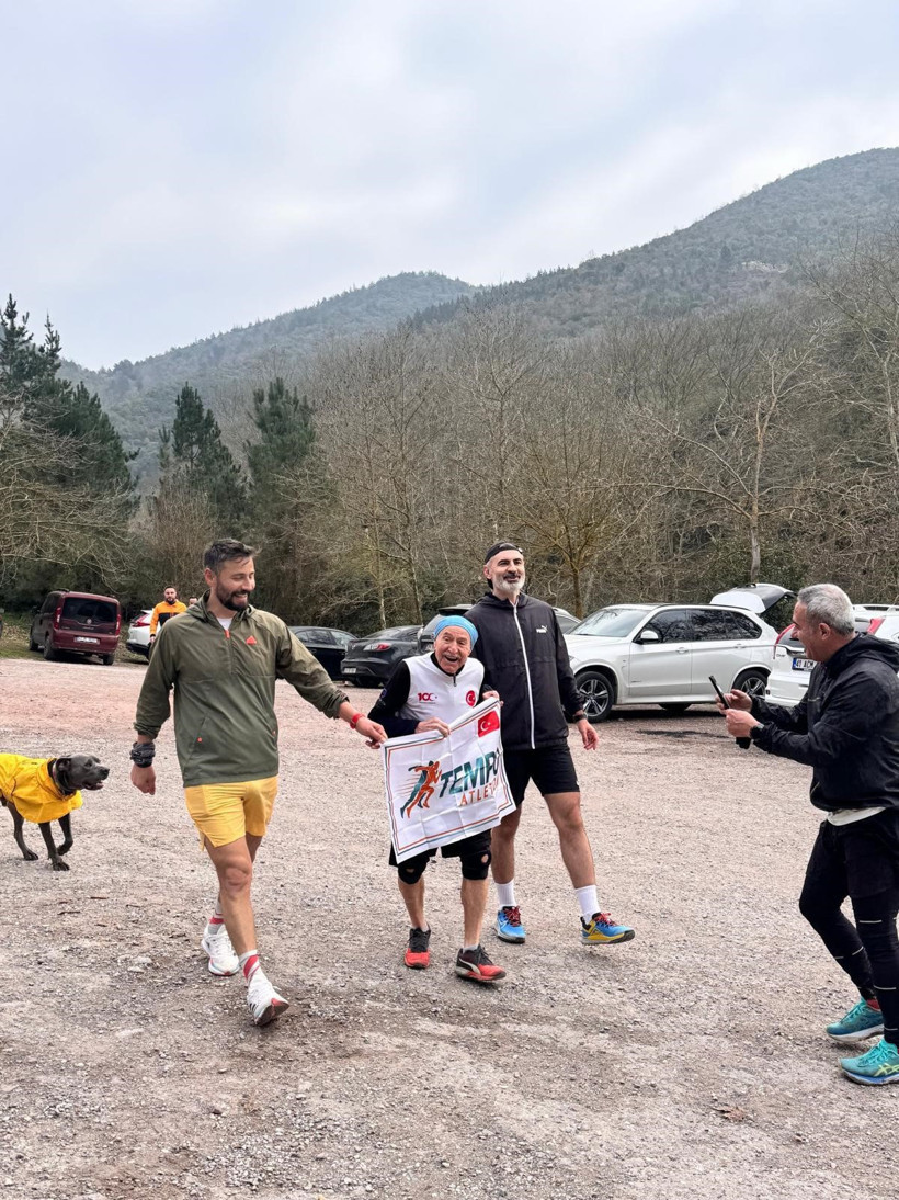 78 yaşındaki sporcu, 15 kilometrelik parkuru 1 saat 40 dakikada tamamladı - Resim : 2