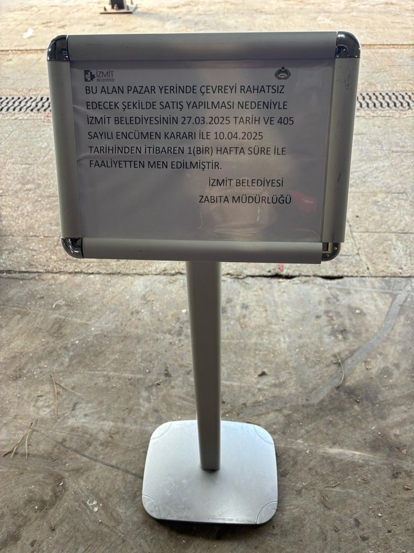Çevreyi rahatsız eden pazarcının tezgahı kaldırıldı - Resim : 1