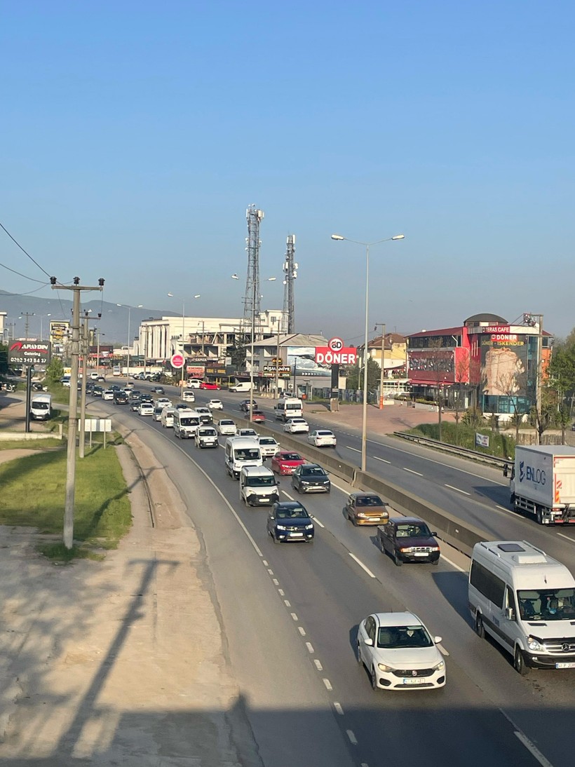 Trafik çilesi bitmiyor! İzmit yolu adım adım ilerledi - Resim : 2